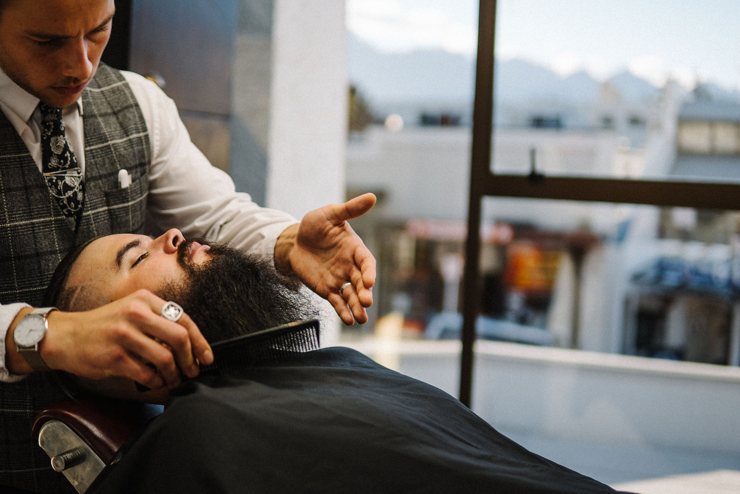 beard trim and sculpt